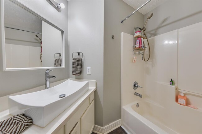 Building Photo - 15110 Diamond Way