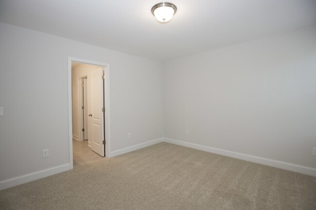 Building Photo - Charming 4 Bedroom Rental Home with Spacious Layout in Carthage, NC!