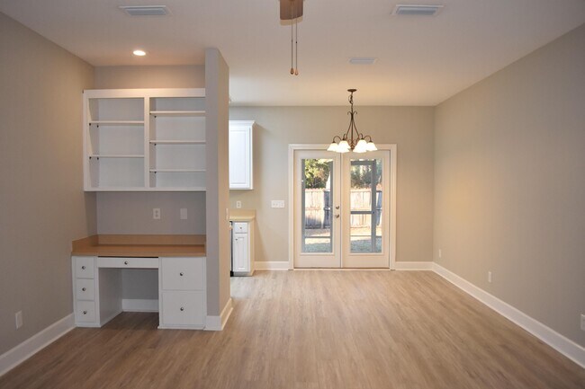 Building Photo - 26 Village Ln