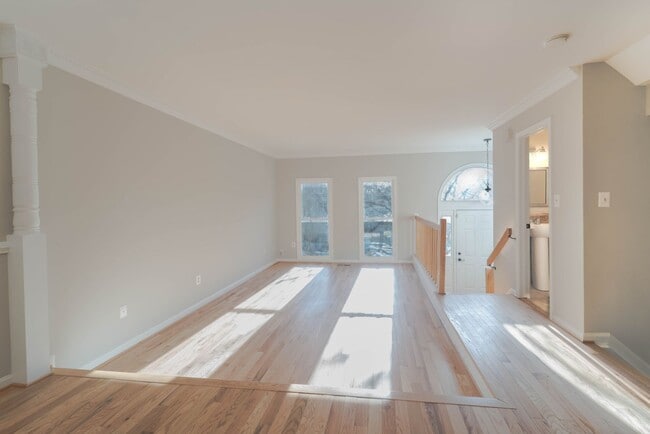 Building Photo - 1553 Templeton Pl