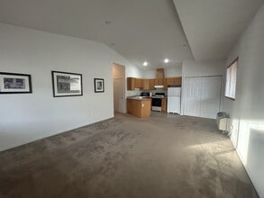 Building Photo - 15 Fairway Dr