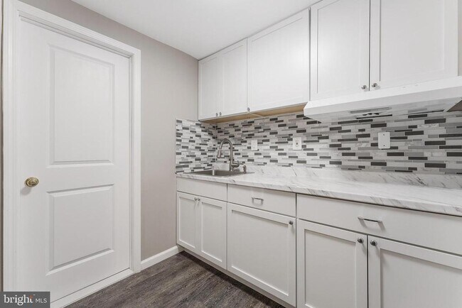 Building Photo - 20152 Boxwood Pl