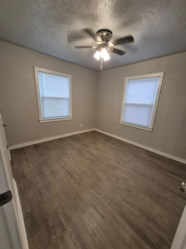 Building Photo - Newly updated Cottage style home in Lawton...