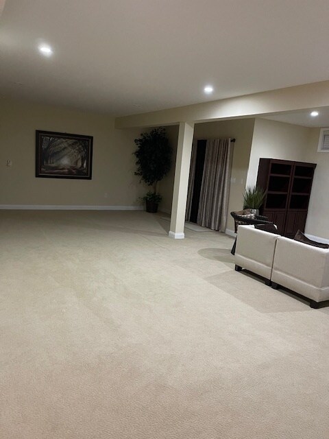 Building Photo - 1067 Menlow Dr NE