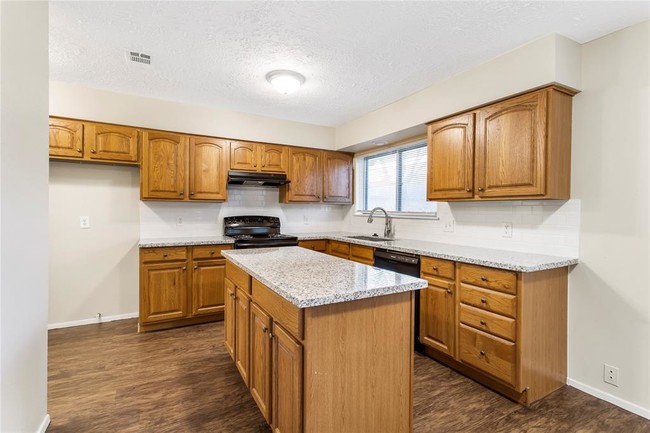 Building Photo - 2323 Grindstone Ln