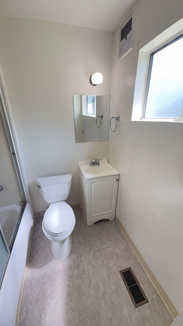Building Photo - *Reserve NOW for Summer 2026* Great 3 Bedr...