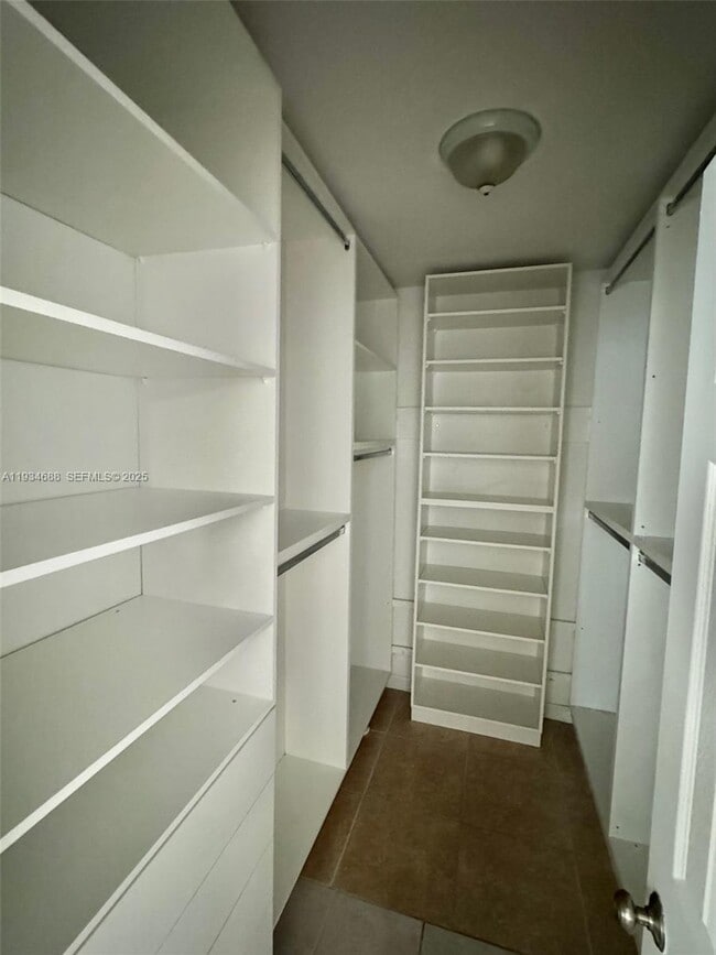 Building Photo - 2380 Diana Dr