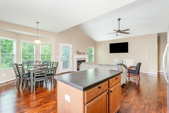 Building Photo - 7862 Waggoner Trace Dr