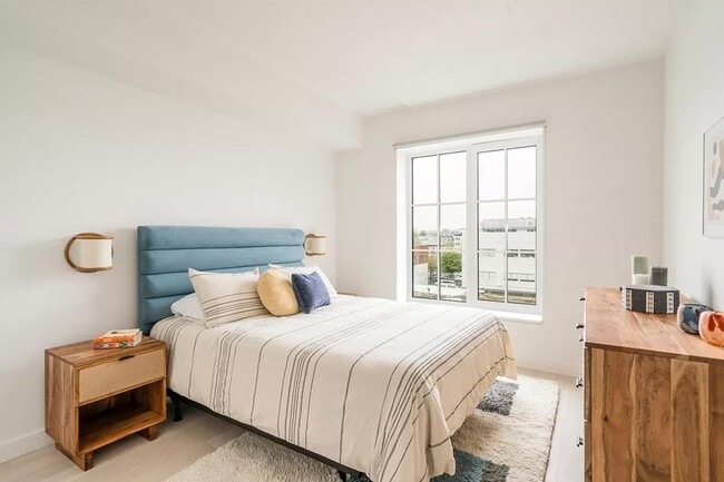 Primary Photo - 350 Clarkson Ave