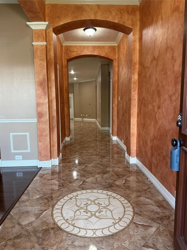 Building Photo - 15930 Hidden Crest Dr