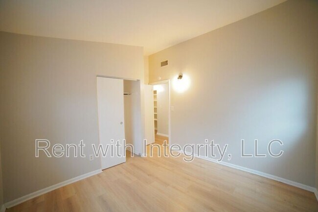 Building Photo - 2032 Warwick St