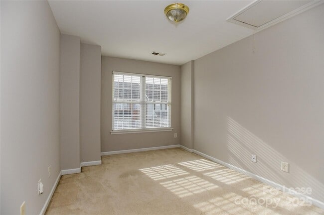 Building Photo - 332 Rock Ridge Ln