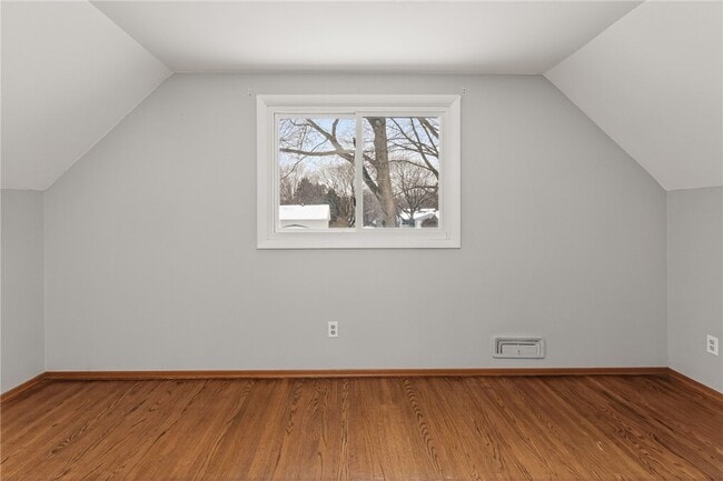 Building Photo - 14 Kingswood Dr