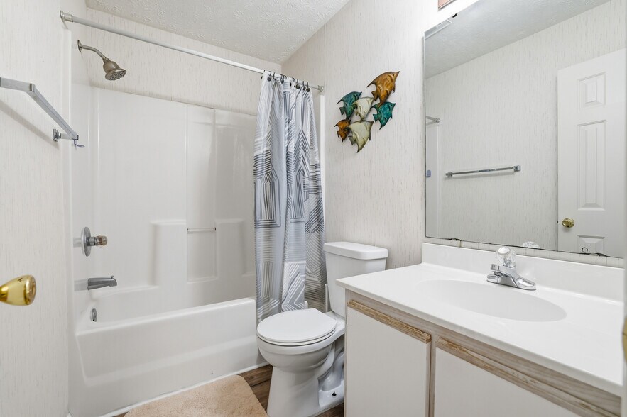 Building Photo - 510 White River Dr