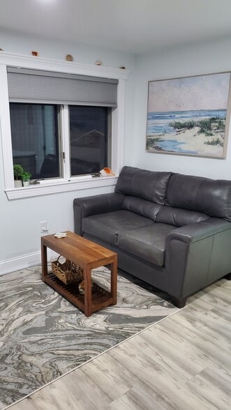 Building Photo - 550 Winnacunnet Rd