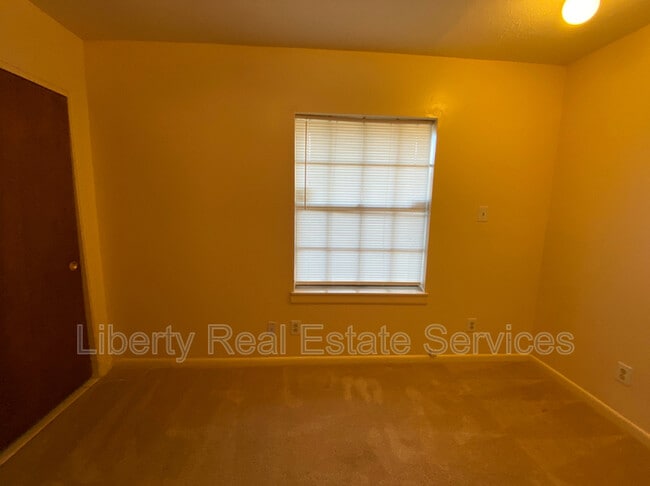 Building Photo - 262 Garden Cir