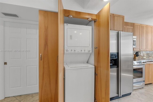 Building Photo - 1361 S Ocean Blvd