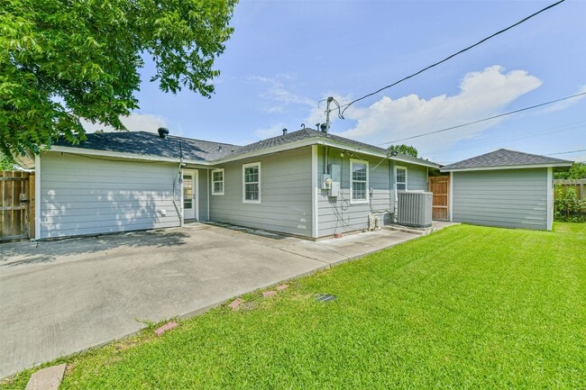 Building Photo - 938 Vivian Ave