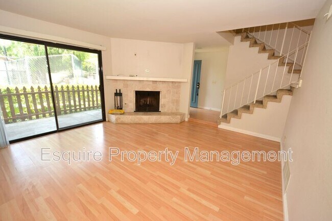 Building Photo - 564 Rosewood Ave