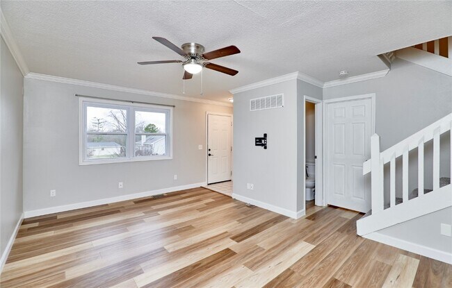 Building Photo - 2402 Savoy Dr