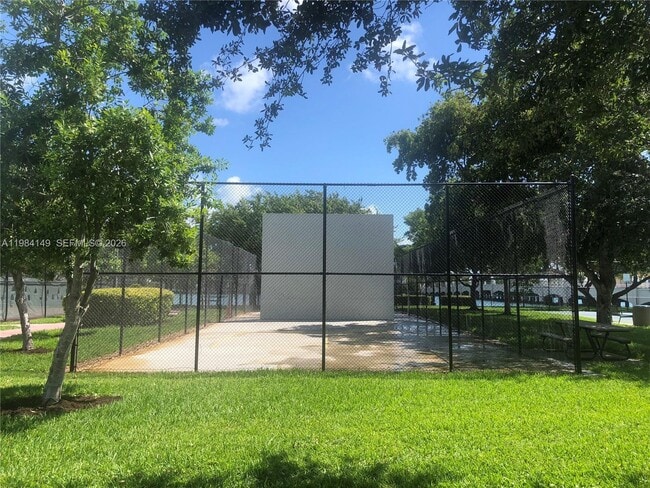 Building Photo - 265 Palm Ave