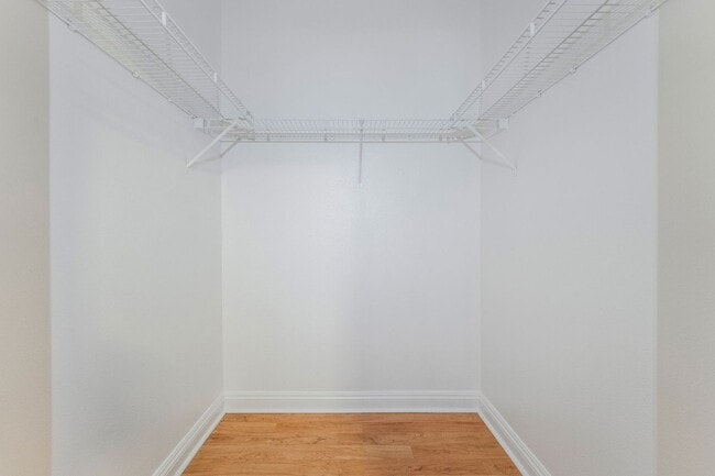 Building Photo - Move-in ready 2-bedroom 2-bath condo in th...