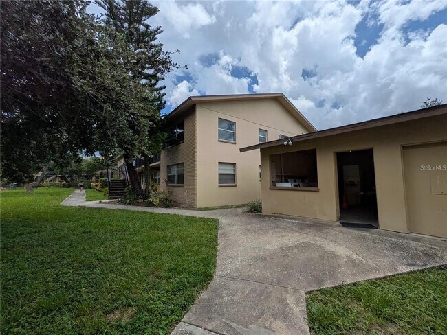 Building Photo - 2500 Harn Blvd