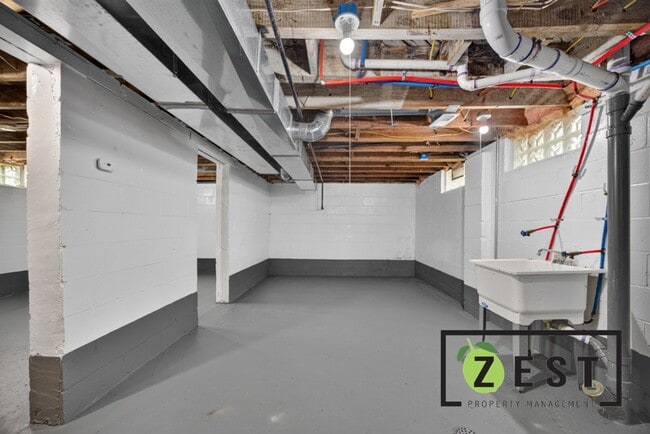 Building Photo - Charming 3 Bedroom home in Detroit Thursday August 6, 2026 @ 7:15p-7:45p