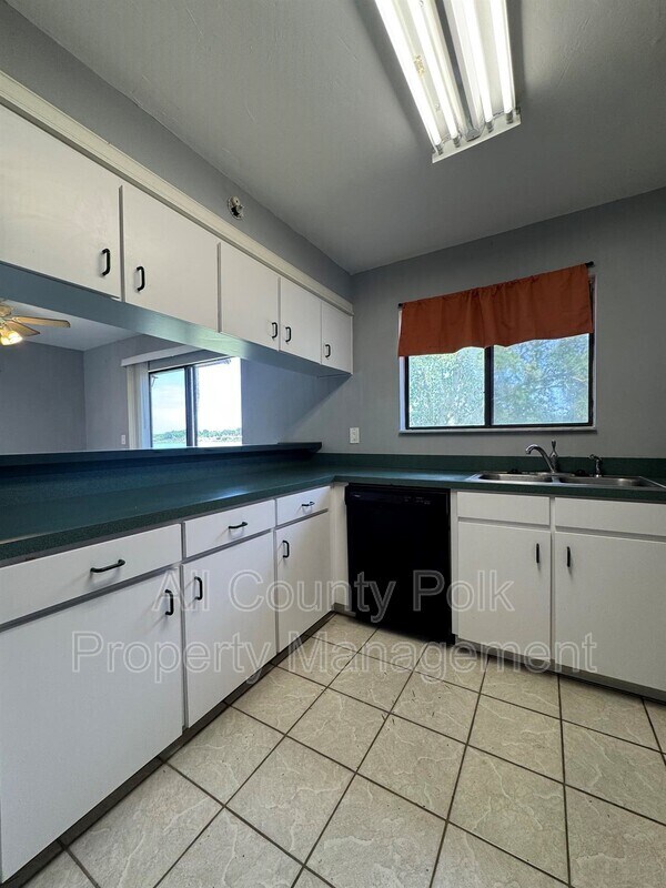 Building Photo - 1836 N Crystal Lake Dr