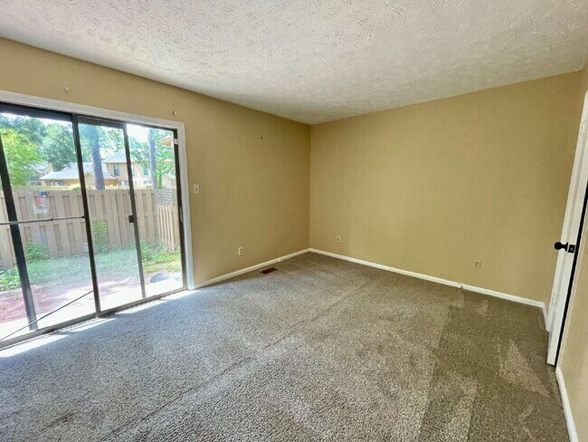 Building Photo - Charming 3-Bed Townhome In Three Colonies