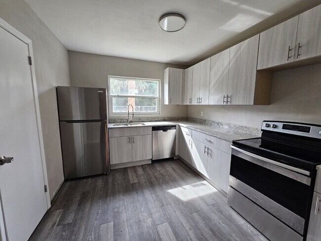 Building Photo - Single Family in Cocoa - Available July 1st!