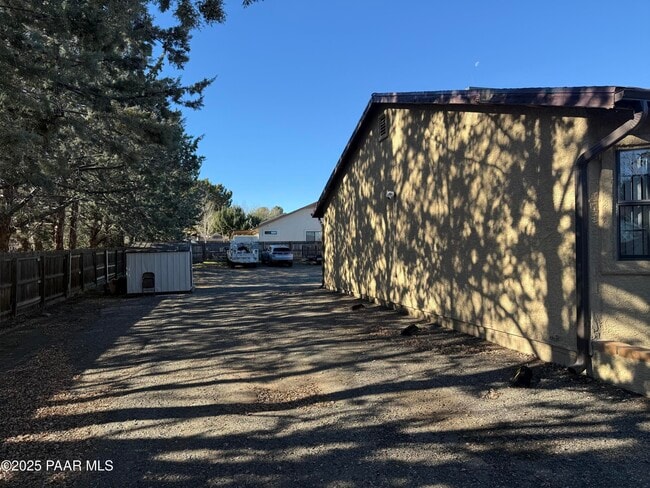 Building Photo - 1283 Tapadero Dr