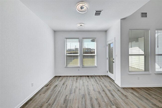Building Photo - 6411 Velvet Leaf Ln