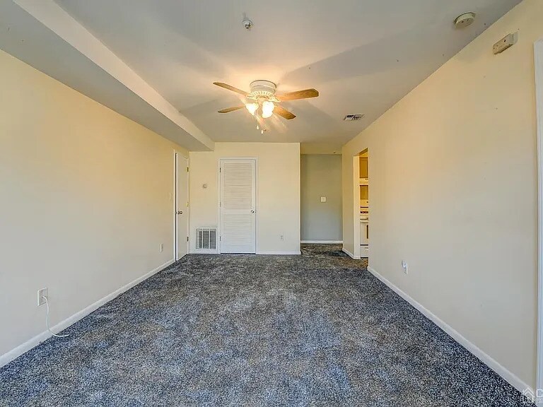 Building Photo - 143 College Dr