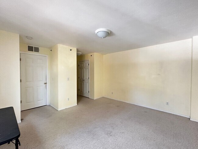 Building Photo - Downtown Salt Lake City Condo Now Available.