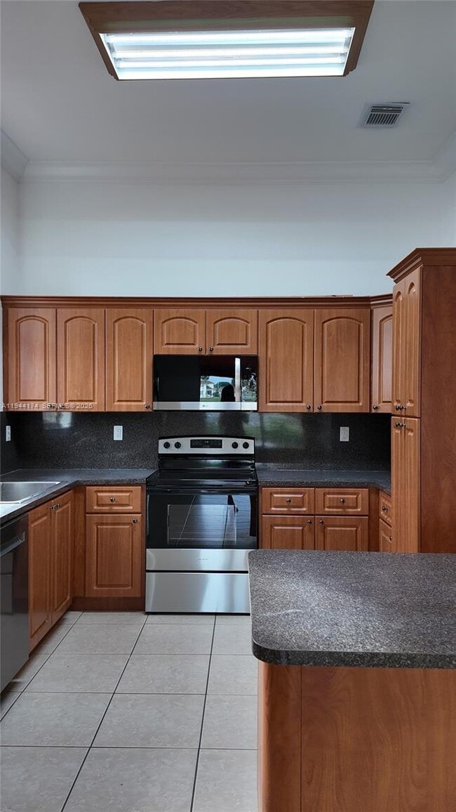 Building Photo - 3265 SW 153rd Pl