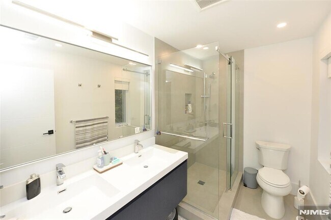 Building Photo - 65 Franklin St