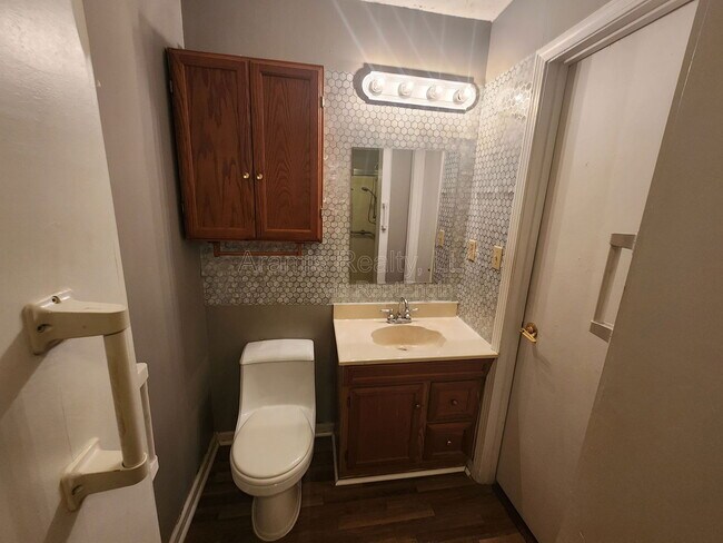 Building Photo - 3856 Cindy Dr