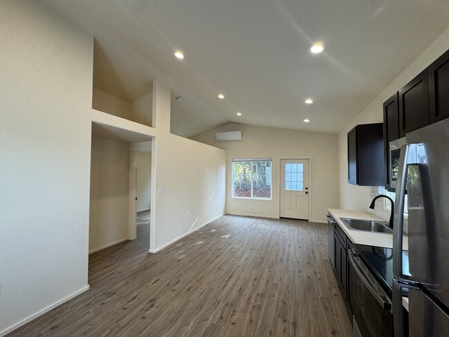 Building Photo - 11072 SW Sunny Hl Ln