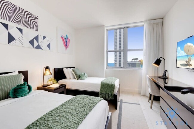 Building Photo - 4010 S Ocean Dr