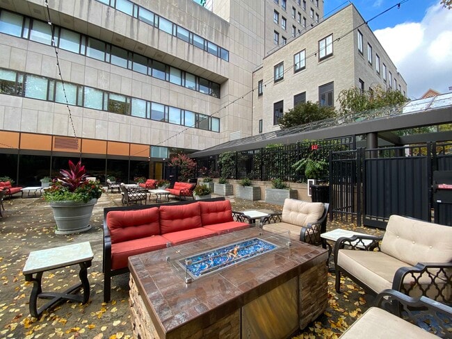 Building Photo - 875 Elm St