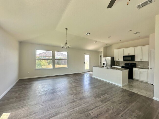 Building Photo - 3 Bed 2 Bath in Kyle Tx