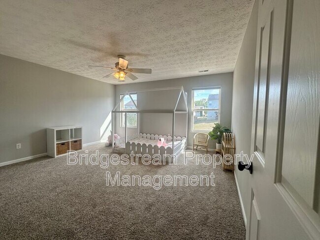 Building Photo - 282 Hess Ct