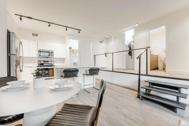 Building Photo - 33 E Chestnut St