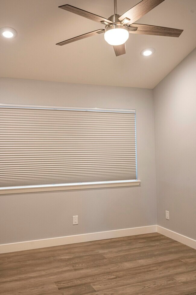 Building Photo - 15817 Izorah Way