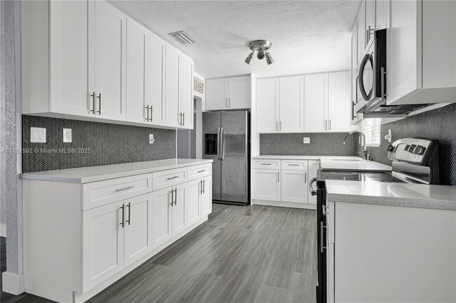 Building Photo - 30100 SW 168th Ct