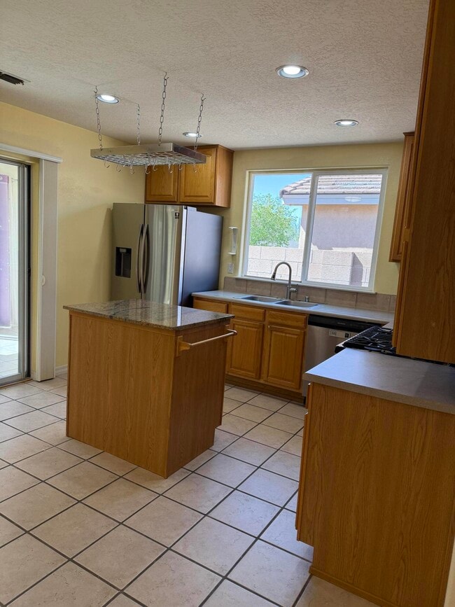 Building Photo - 8319 Santa Clarita St NE