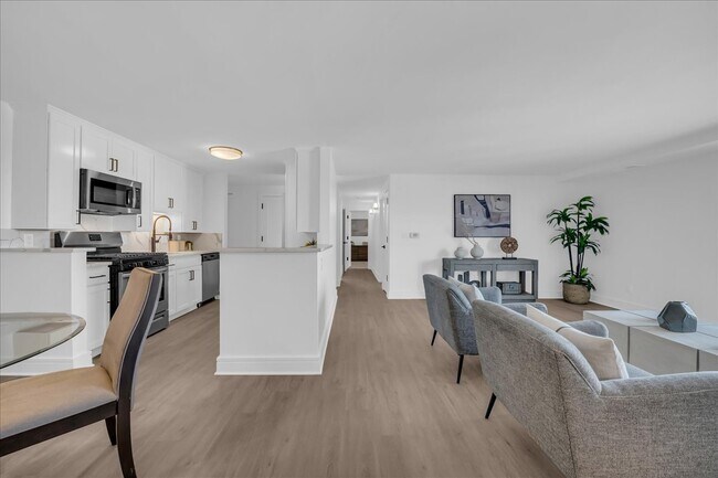 Building Photo - 411 S Old Woodward Ave