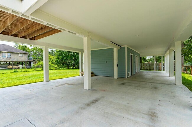Building Photo - 911 Ivy Rd