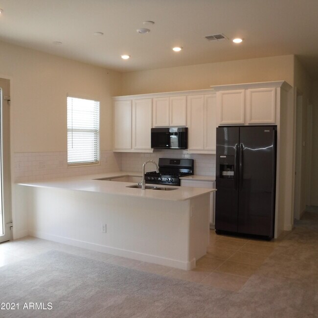 Building Photo - 16755 W Sand Hills Rd